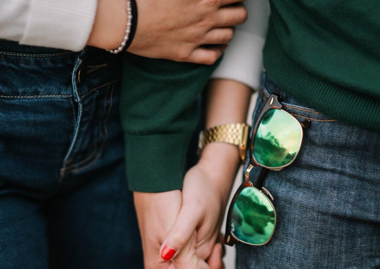 5 Ways To Show Someone You Love Them Without Saying A Word